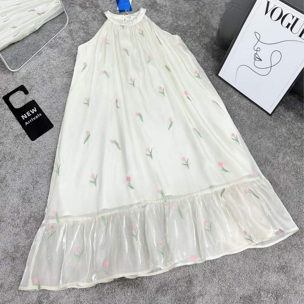 Dress - Picture 3 of 4